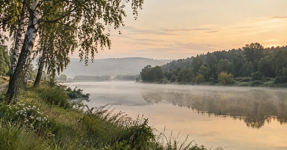 Ramus Neries krantas Vilniuje ankstyvą rytą